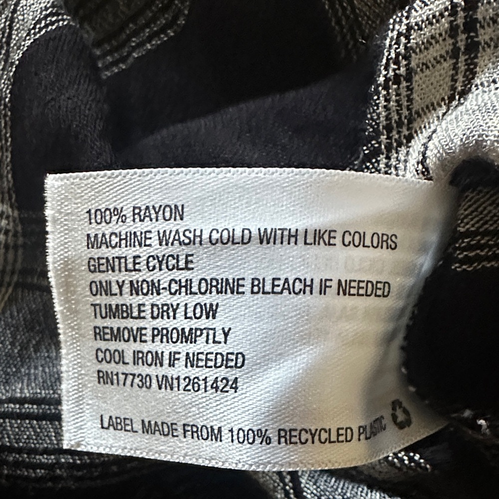 Universal Thread Black & White Plaid V-Neck Dolman Top - Picture 13 of 13